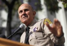 Sheriff del condado de Los Ángeles dejará el cargo