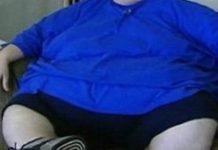 Obeso muere de un infarto en Italia cuando esperaba una grúa para ser llevado al hospital
