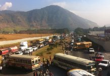Transportistas guatemaltecos bloquean carreteras en demanda de subsidio estatal