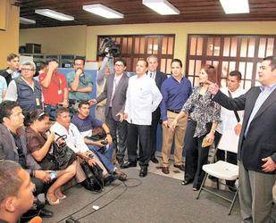 images_SECCIONES_PAGINA_WEB_CRONICATN8_INTERNACIONALES_2014_Febrero_DEL_10_FEB_AL_16_HONDURAS_DESTITUYE12