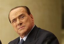 Inicia juicio por corrupción contra Berlusconi