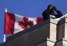 Suspenden en Canadá a agente de inteligencia que se enamoró de su blanco