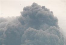 Indonesia: Erupción volcánica cierra 3 aeropuertos