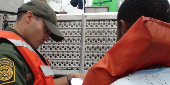 images_SECCIONES_PAGINA_WEB_CRONICATN8_INTERNACIONALES_2014_Febrero_DEL_10_FEB_AL_16_migrantespuertotic130214