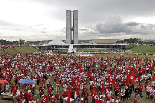images_SECCIONES_PAGINA_WEB_CRONICATN8_INTERNACIONALES_2014_Febrero_DEL_10_FEB_AL_16_sintierra-brasil-13022014