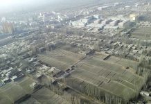 Llegan tropas y helicópteros para ayudar en zona de terremoto en Xinjiang, China