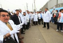 Paro de médicos afecta a un millón de pacientes en Perú