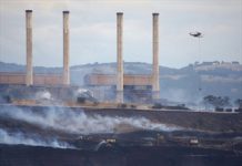 Evacuación en ciudad australiana cubierta de humo