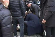 Mujer da a luz en plena calle en Nueva York
