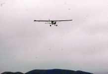 Cae avioneta en balneario de Lima dejando dos extranjeros heridos de gravedad