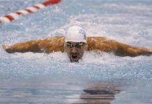 Phelps venció a Lochte en 100 mariposa