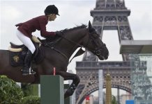 Torre Eiffel atestigua competencia de equitación
