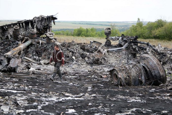 (21)UCRANIA-DONETSK-ACCIDENTE-AVION