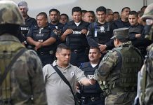 Arrestan a más de 30 policías mexicanos por presuntos nexos con el crimen organizado