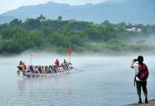 China celebra Fiesta del Bote del Dragón en medio de lluvia