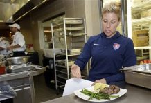 Equipos llevan comida y nutricionistas