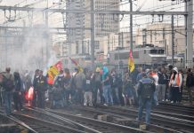 Continúa huelga de trabajadores ferroviarios en Francia