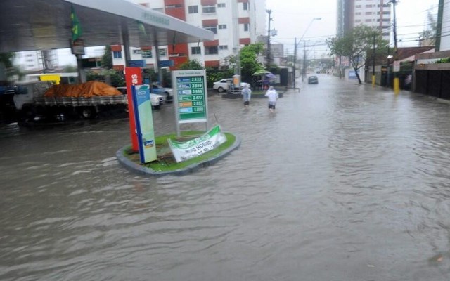 images_SECCIONES_PAGINA_WEB_CRONICATN8_INTERNACIONALES_2014_Junio_23_AL_29_Lluvia_torrencial_-Brasil-26062014