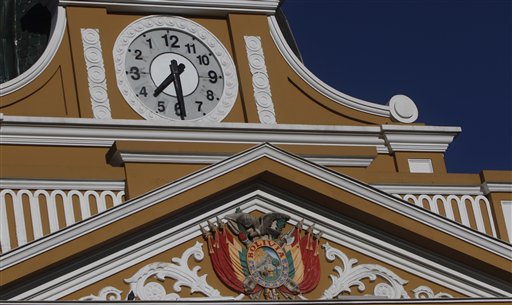 BOLIVIA-RELOJ AL REVES