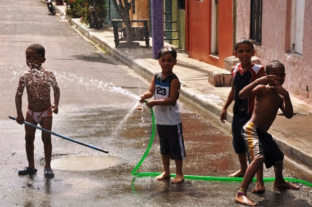 images_SECCIONES_PAGINA_WEB_CRONICATN8_INTERNACIONALES_2014_Junio_23_AL_29_dominicanas_alertan-excesivo_calor_-24062014