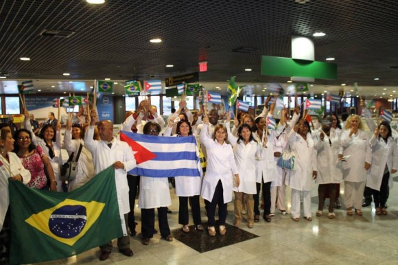 images_SECCIONES_PAGINA_WEB_CRONICATN8_INTERNACIONALES_2014_Marzo_03_AL_09_medicos-cuba-brasil-06032014
