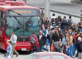 images_SECCIONES_PAGINA_WEB_CRONICATN8_INTERNACIONALES_2014_Marzo_03_AL_09_protestbogotmilen04