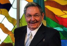 Raúl Castro pide a dirigentes cubanos que hagan críticas a sus reformas