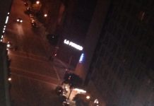 Joven detenido en EEUU por amenazar en Twitter con disparar a peatones