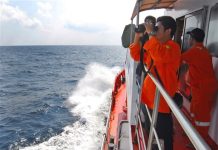 Malasia amplía búsqueda de avión perdido