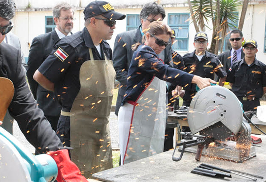 images_SECCIONES_PAGINA_WEB_CRONICATN8_INTERNACIONALES_2014_Marzo_DEL_24_AL_30_armas-destruidas-Costa_Rica-27032014