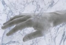 El experimento de la mano de mármol