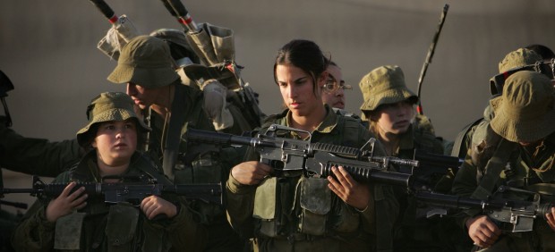 images_SECCIONES_PAGINA_WEB_CRONICATN8_INTERNACIONALES_2014_Marzo_DEL_24_AL_30_mujer-soldado300314