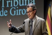 Referendo catalán mantiene interrumpido el diálogo con España