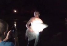Joven de Ohio captura pez enorme en calle inundada