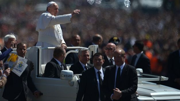 images_SECCIONES_PAGINA_WEB_CRONICATN8_INTERNACIONALES_2014_Mayo_DEL_12_AL_18__PAPA_PRESCINDIRA15