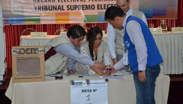 images_SECCIONES_PAGINA_WEB_CRONICATN8_INTERNACIONALES_2014_Octubre_DEL_06_AL_12_BOLIVIANO_ELIGEN_10_10_12_