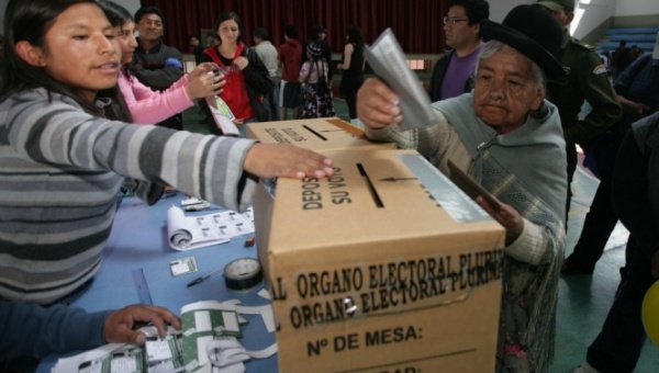 images_SECCIONES_PAGINA_WEB_CRONICATN8_INTERNACIONALES_2014_Octubre_DEL_06_AL_12_ELECCIONES_EN_BOLIVIA_122014