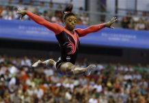 Biles gana dos oros más en mundial de gimnasia
