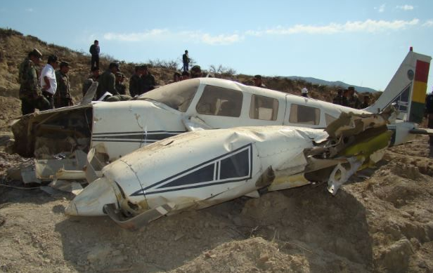 images_SECCIONES_PAGINA_WEB_CRONICATN8_INTERNACIONALES_2014_Octubre_DEL_13_AL_19_AVIONETA_BOLIVIA15