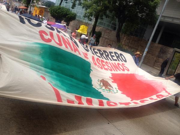 images_SECCIONES_PAGINA_WEB_CRONICATN8_INTERNACIONALES_2014_Octubre_DEL_13_AL_19_Estudiantes_marchan_Acapulco-17102014