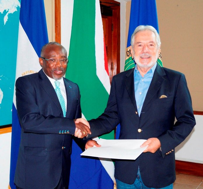 images_SECCIONES_PAGINA_WEB_CRONICATN8_POLITICA_2014_Febrero_DEL_17_AL_23_NICSUDAFRICA18