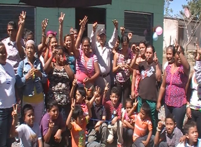 images_SECCIONES_PAGINA_WEB_CRONICATN8_SOCIALES_2014_ENERO_DEL_20_ENE_AL_26_40_familias_con_nuevas_viviendas-20012014