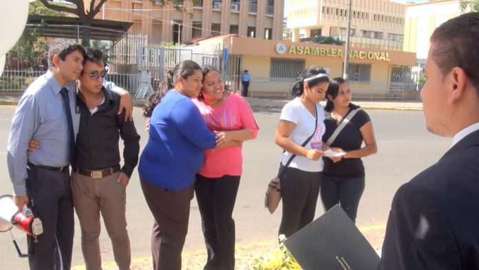 images_SECCIONES_PAGINA_WEB_CRONICATN8_SOCIALES_2014_FEBRERO_DEL_10_AL_16_casamientos_de_Gays_y_Lesbianas-13022014