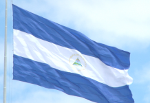 Nicaragüenses enaltecen solemnemente al pabellón Nacional
