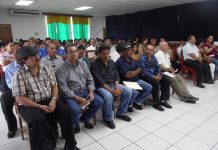Poetas visitan Nueva Guinea