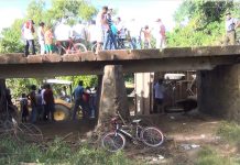 Hombre muere al caerle maquinaria pesada