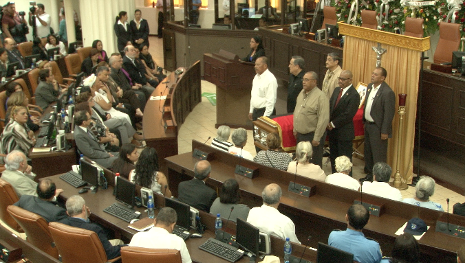 images_SECCIONES_PAGINA_WEB_CRONICATN8_SUCESOS_2014_ENERO_DEL_06_ENE_AL_12__Honores_para_La_Cachorra-09012014