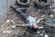 Cae en cauce y sale vivo