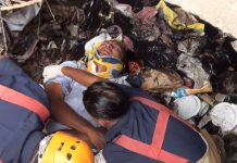 Rescatan a borrachito del cauce