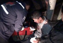 Lo pelan y para colmo le dan su paliza